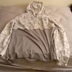 Mens Under Armour pullover